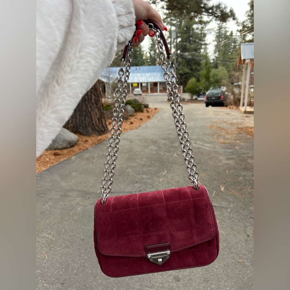 NEW. Merlot LG Chain Shldr Leather
